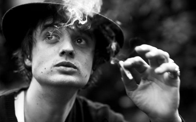 o-pete-doherty-umnei-tin-amy-winehouse