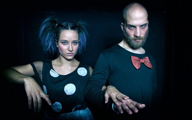 other-side-ena-antipolemiko-love-story-sto-vault