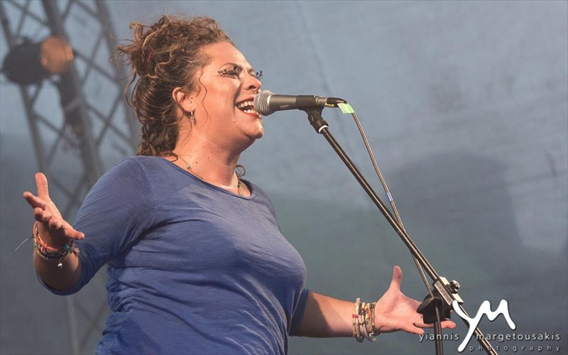 i-matoula-zamani-sto-stauro-tou-notou