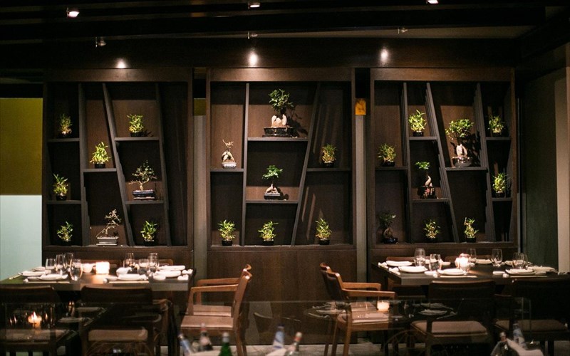 suiyo-night-sto-inbi-ekei-pou-oi-geuseis-sunantoun-ti-moda