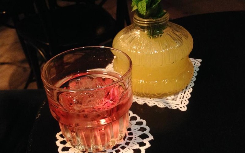 stin-kolokotroni-xtupa-i-kardia-tis-nuxterinis-athinas-kardia-tis-nuxterinis-athinas