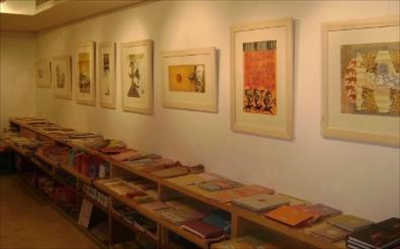 bazaar-bibliou-apo-tis-ekdoseis-metaixmio