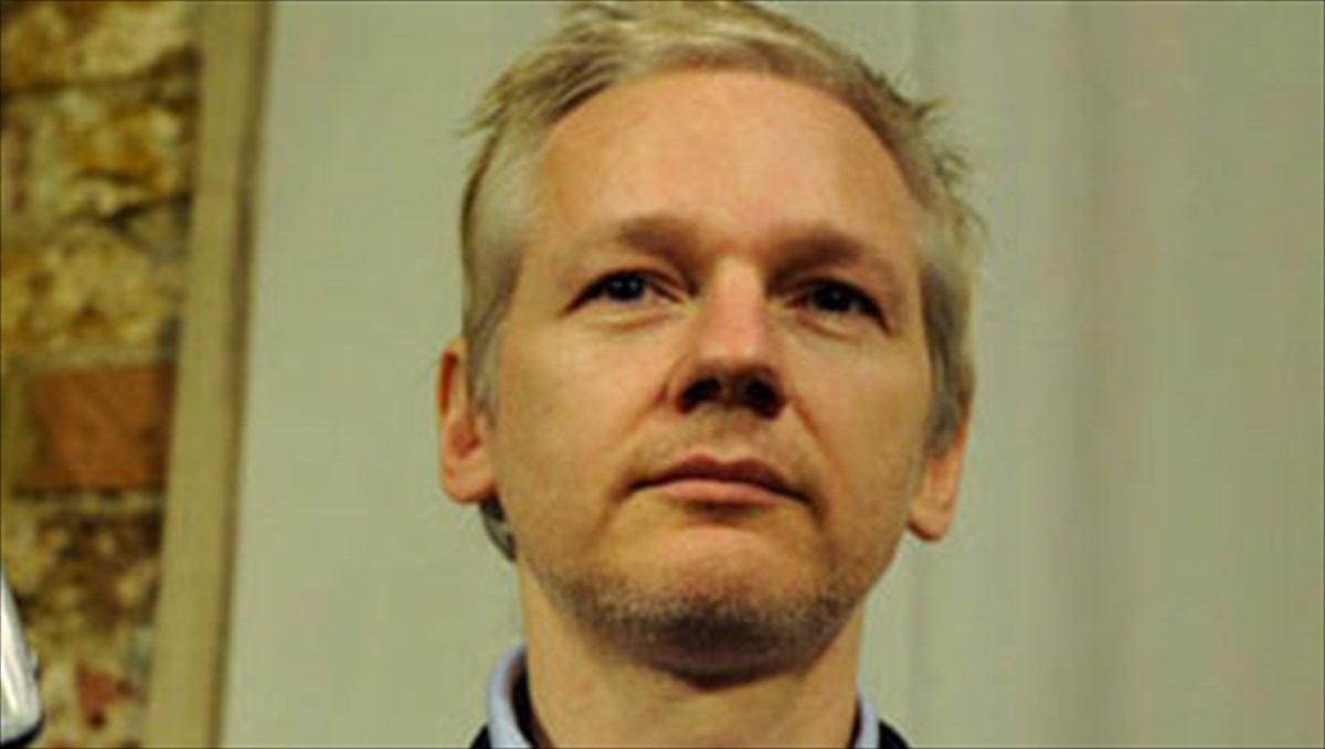 o-tzoulian-asanz-fobatai-tin-ekdosi-tis-autobiografias-tou