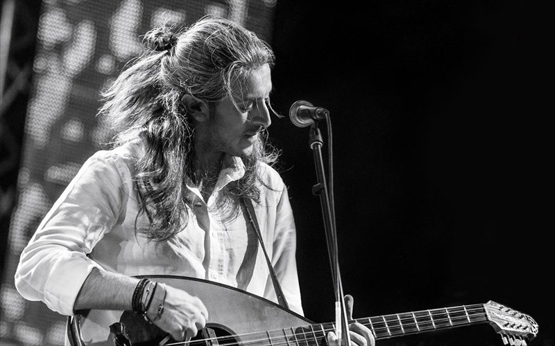 o-giannis-xaroulis-stin-akti-peiraios