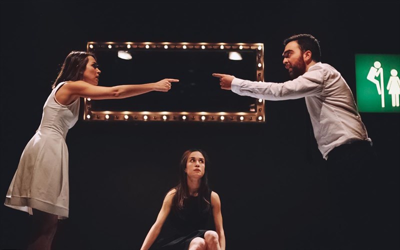 paratasi-parastaseon-gia-tous-megalous-dromous-sto-theatro-tou-neou-kosmou