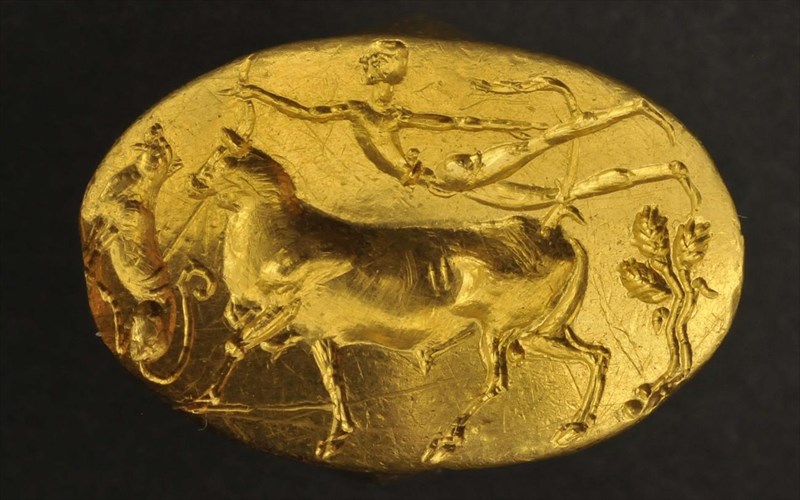 ena-muthiko-daxtulidi-sto-ethniko-arxaiologiko-mouseio