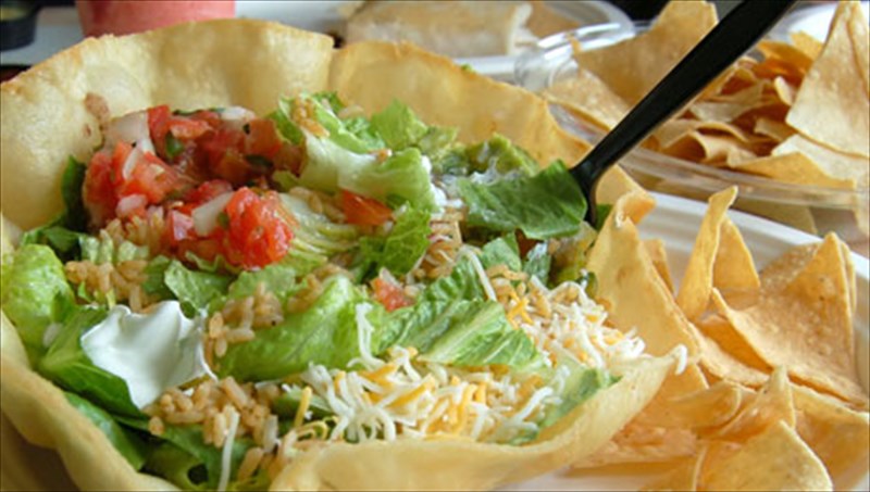 ta-amigos-mas-taizoun-kai-mas-stelnoun-diakopes