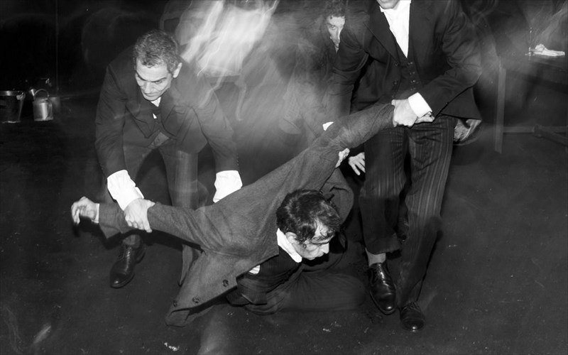 kai-alli-ekstra-parastasi-gia-ton-sosia-me-ton-ari-serbetali