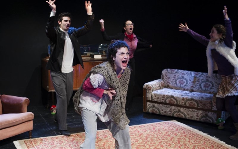 ola-ta-manitaria-trogontai-an-kai-orismena-mono-mia-fora-sto-theatro-tou-neou-kosmou