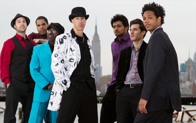 milo-z-i-ellada-einai-to-spiti-mou-makria-apo-to-spiti