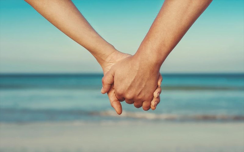 mia-eksupni-istoria-agapis-kai-29-xronon-gamou