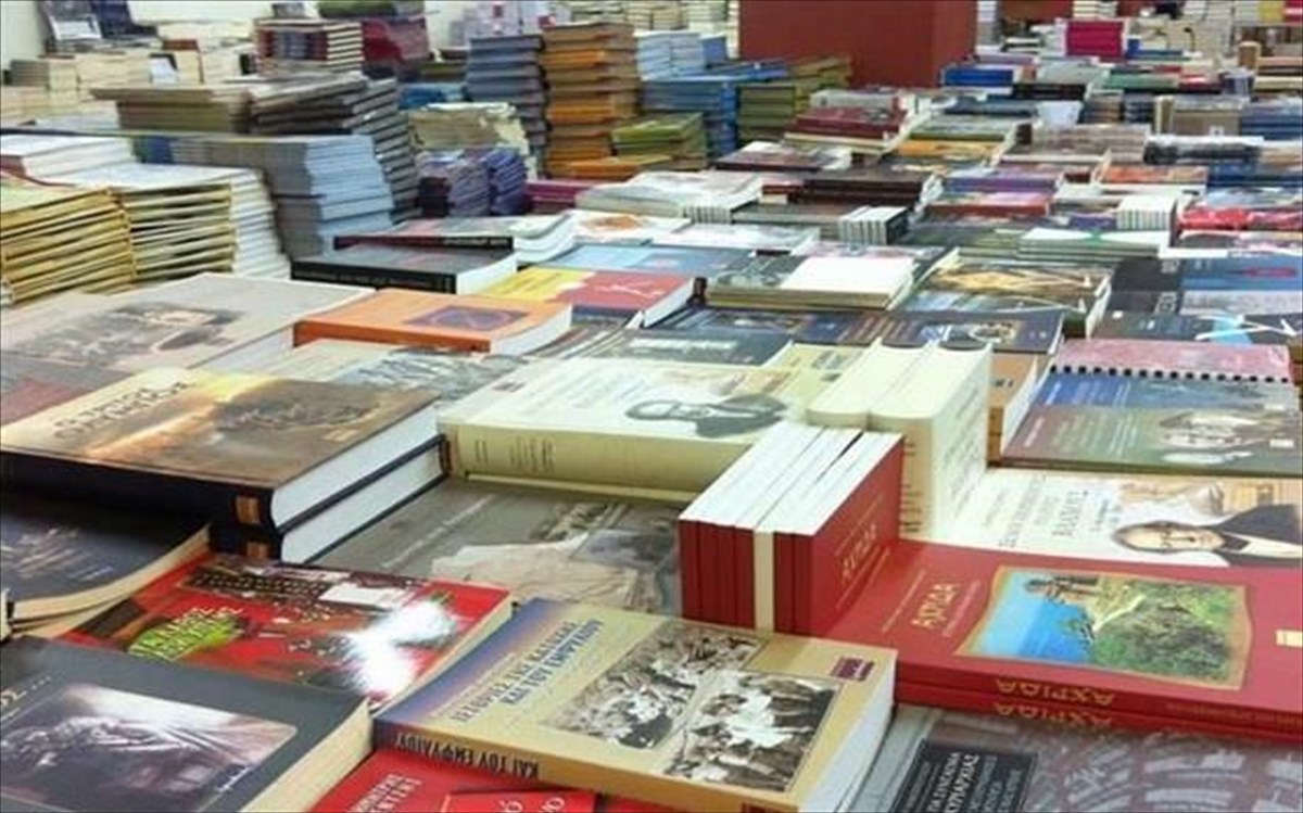 anoigoun-oi-pules-tis-7is-giortis-bibliou-pazari-sti-thessaloniki-pazari-sti-thessaloniki