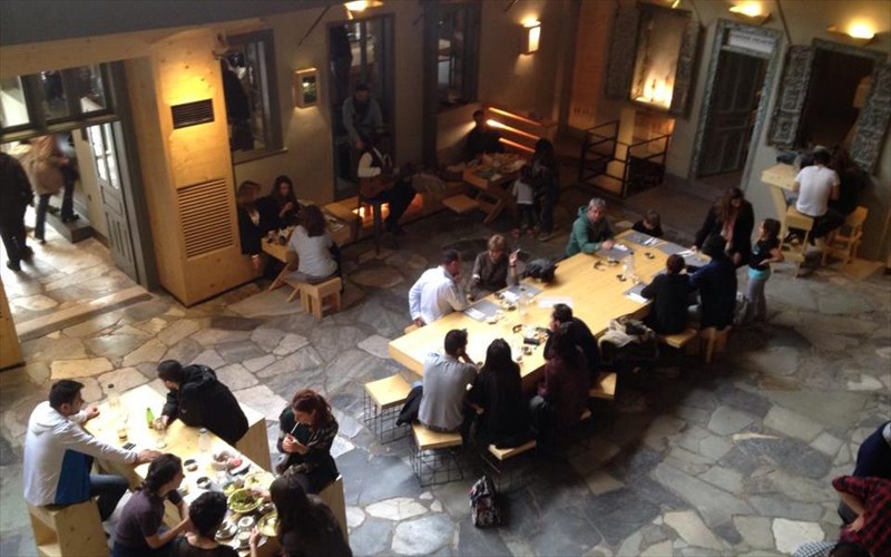 root-artspace-enas-xoros-texnis-pou-tima-kai-ti-geusi