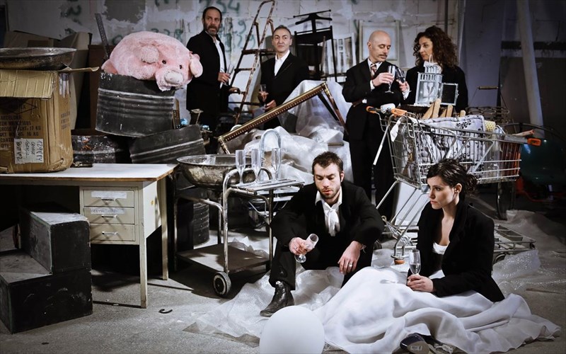 ta-paraskinia-tou-bussinokipou-sto-theatro-thiseion