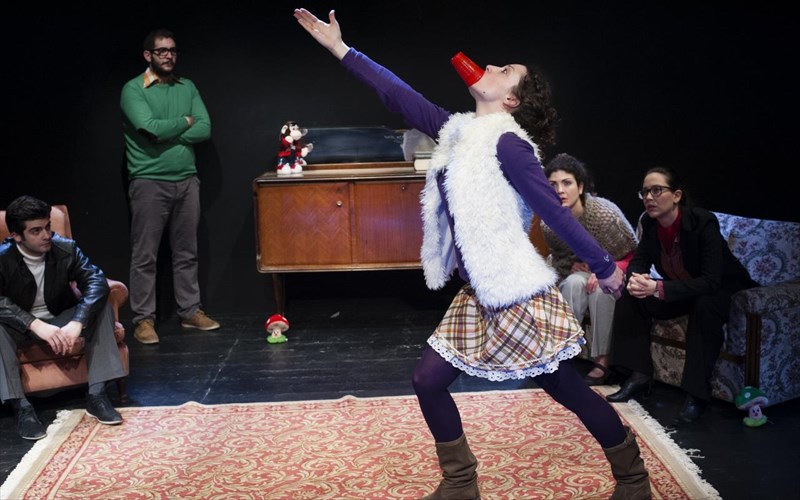 ola-ta-manitaria-trogontai-an-kai-orismena-mono-mia-fora-kritiki-theatrou