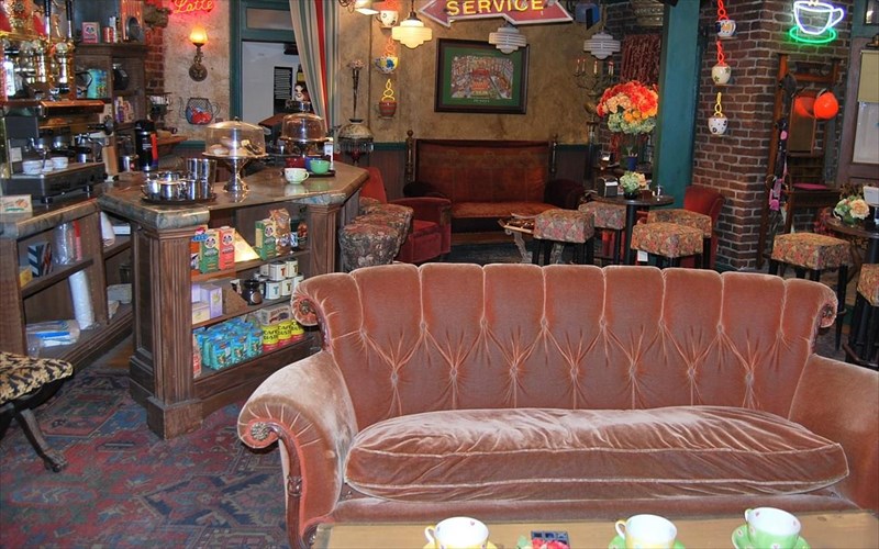 6-estiatoria-kai-cafe-bgalmena-apo-tin-tileorasi-kai-ton-kinimatografo