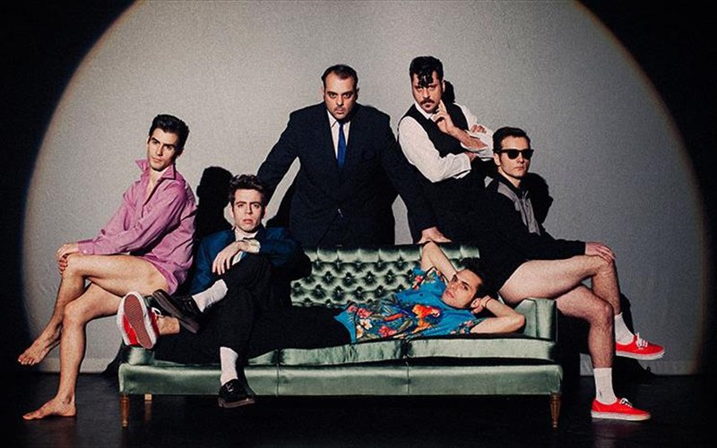 mojo-kritiki-theatrou