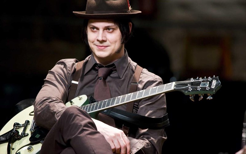 o-Jack-white-epanakukloforei-ton-elvis