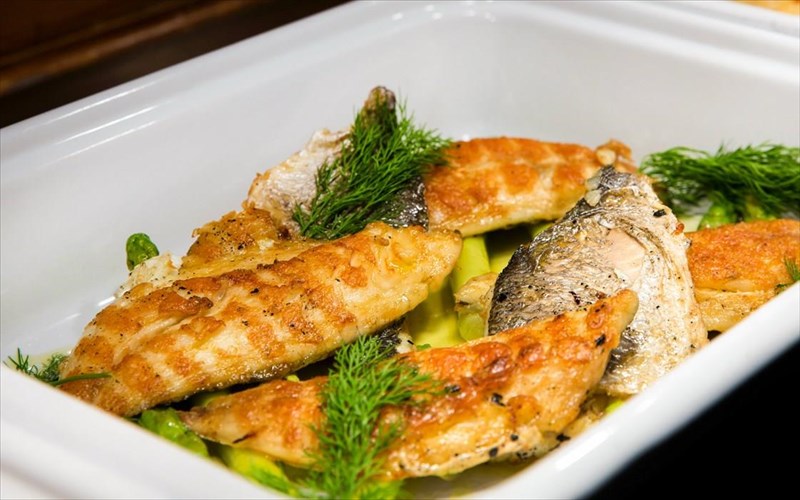 mesogeiakes-kai-sarakostianes-protaseis-apo-to-parliament-tou-athens-plaza