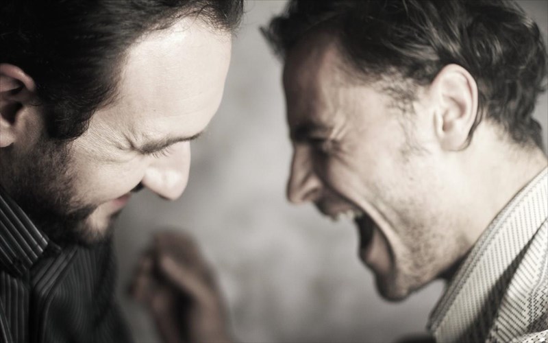 oi-aderfoi-karamazof-tou-ntostogiefski-erxontai-sto-theatro-texnis