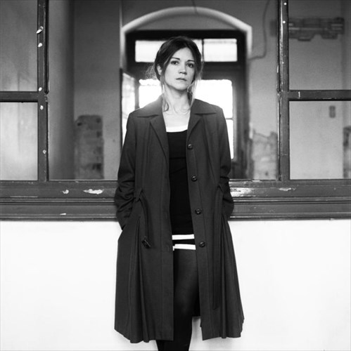 i-odos-poludouri-me-tin-ioanna-pappa-epistrefei-sto-theatro-thiseion