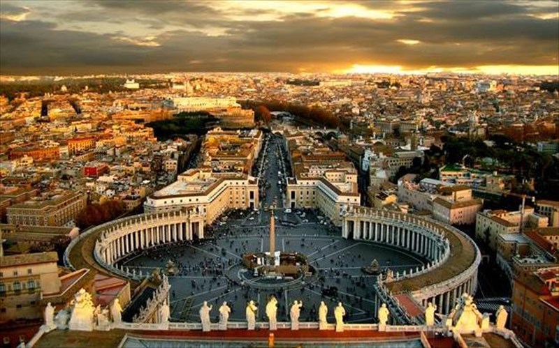 romi-kai-kerkura-stis-korufaies-epiloges-ton-ellinon-gia-tis-diakopes-tou-pasxa