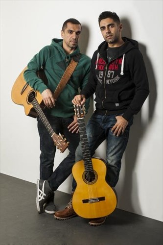 ta-kitrina-podilata-unplugged-sto-passport