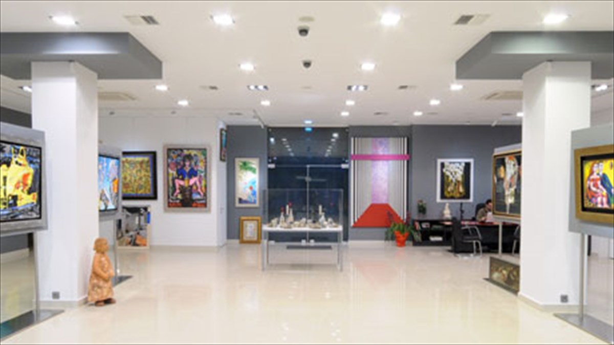 enas-neos-sugxronos-eikastikos-xoros-sto-koropi