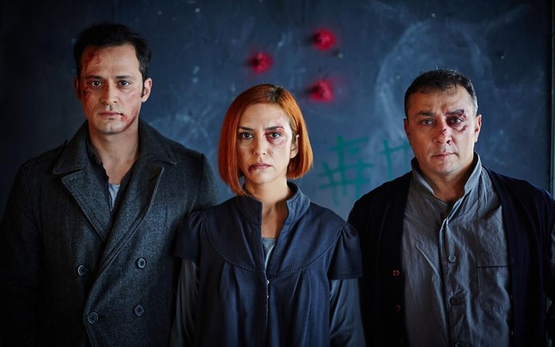 den-exo-tipota-tou-entouarnt-mpont-sto-theatro-tou-neou-kosmou