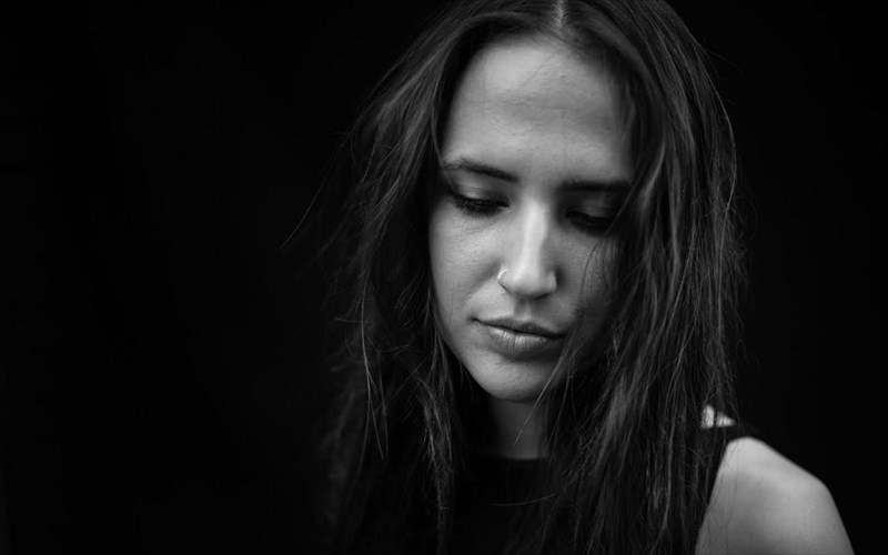 i-neari-paragogos-bella-sarris-sto-nid