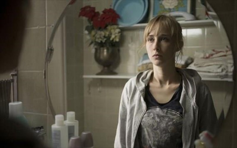 i-simerini-koinonia-mesa-apo-ta-matia-tis-niotis