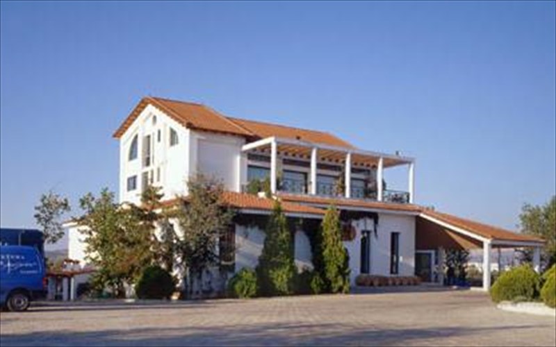 anoiksiatiko-kalesma-gia-krasi-sto-ktima-basileiou