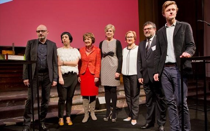 timitiki-diakrisi-gia-ti-mpienale-tis-athinas