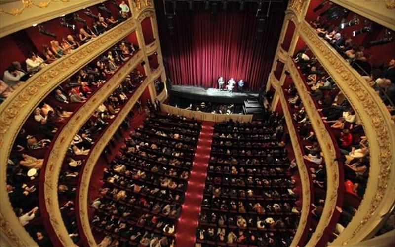 megali-ebdomada-sto-dimotiko-theatro-peiraia