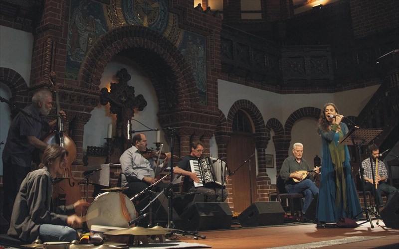 ksekiname-ti-megali-ebdomada-me-mia-katanuktiki-sunaulia