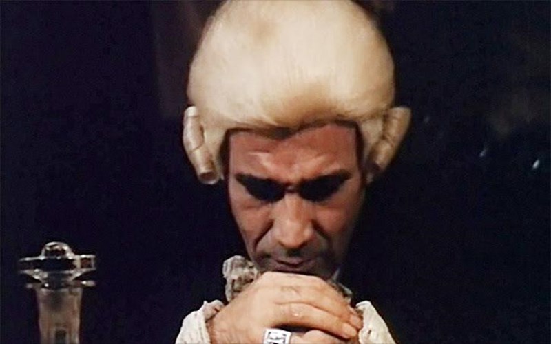 o-pio-tolmiros-mustikos-deipnos