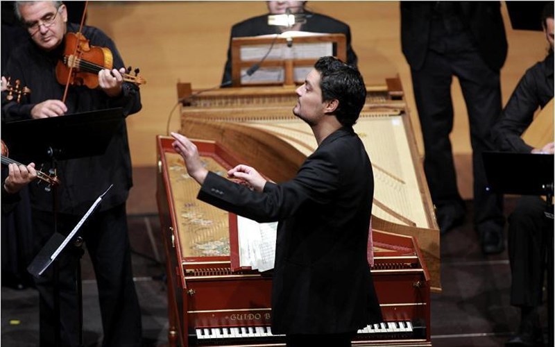 o-thrinos-tis-panagias-mesa-apo-ti-mousiki-tou-xauntn