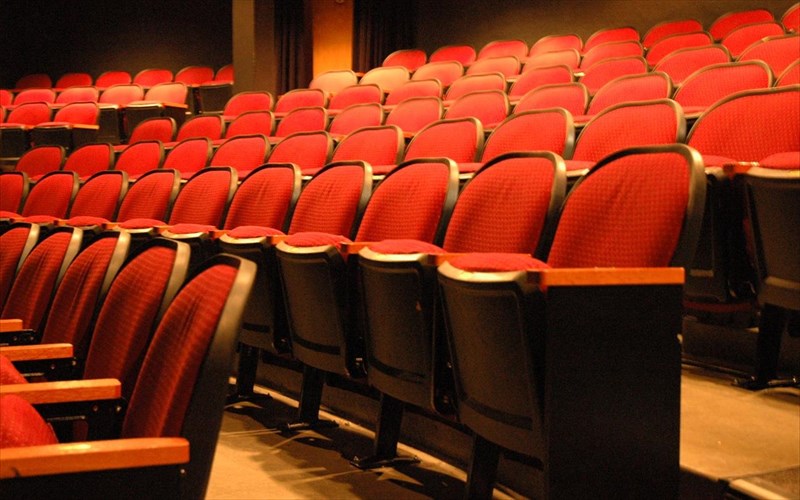 ti-mas-emeine-apo-ti-theatriki-sezon-2014-15