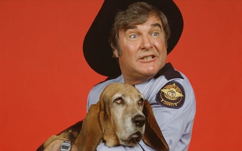 pethane-o-serifis-rosko-tis-tileoptikis-seiras-ntiouks-serifis-rosko-tis-tileoptikis-seiras-ntiouks