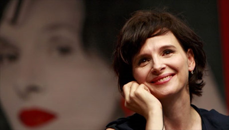 i-zuliet-mpinos-epistrefei-sto-theatro-os-mis-tzouli