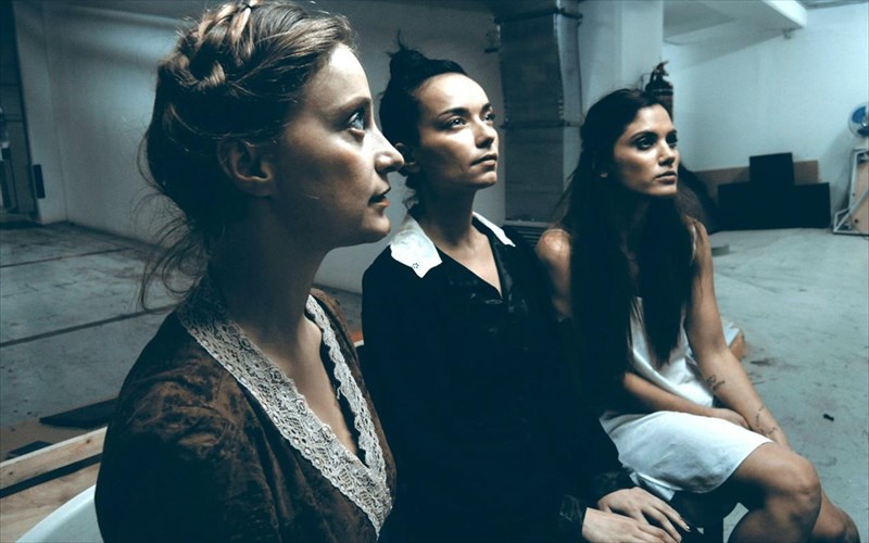 ax-ton-bijoux-de-kant-kritiki-theatrou