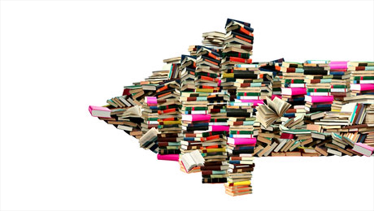 augoustiatika-mpest-seler-sto-bibliopoleio-ianos