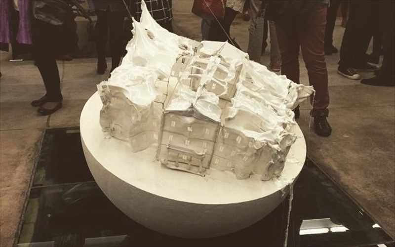 mia-ekthesi-pou-eironeuetai-ti-sugxroni-politiki