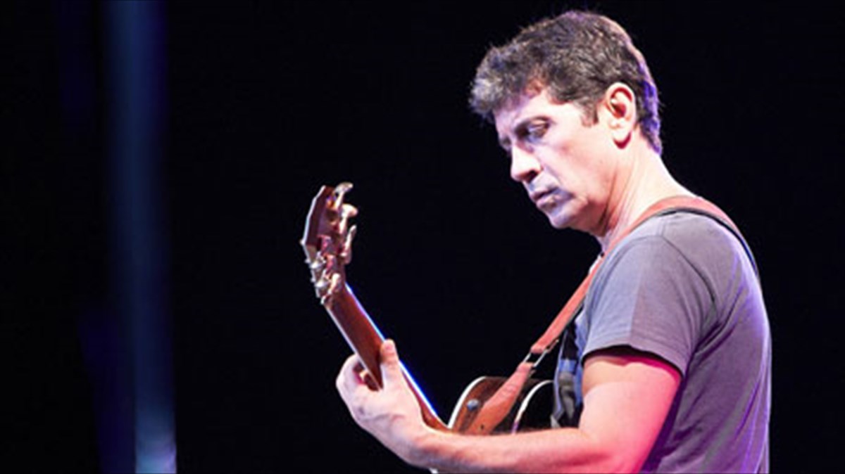 o-sokratis-malamas-sunexizei-tis-kalokairines-tou-mousikes-eksormiseis