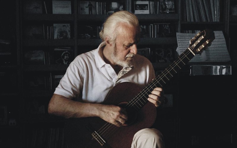 o-notis-mauroudis-taksideuei-stous-topous-tis-fantasias