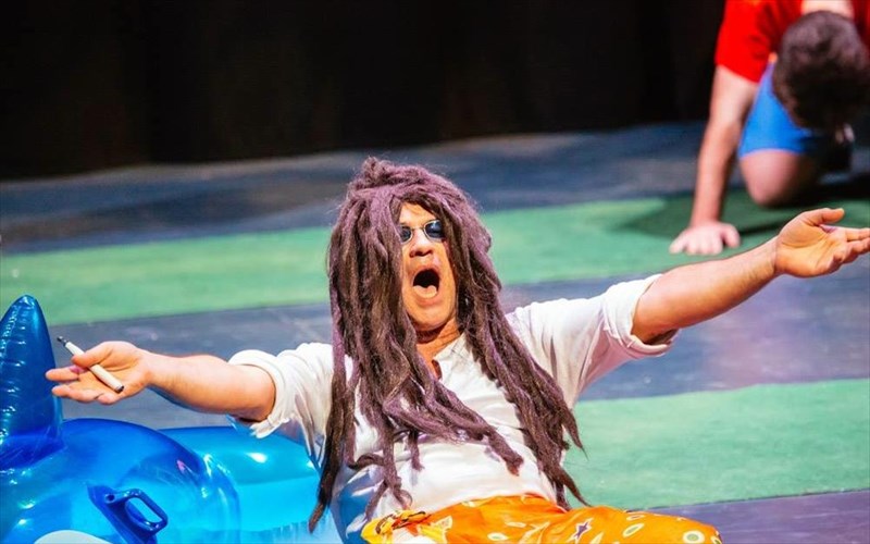 i-oraia-eleni-tou-olvio-sto-dimotiko-theatro-peiraia