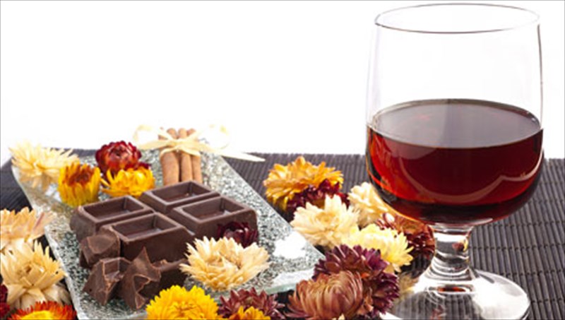 roumi-to-eksotiko-poto-ton-thrulon-tis-karaibikis