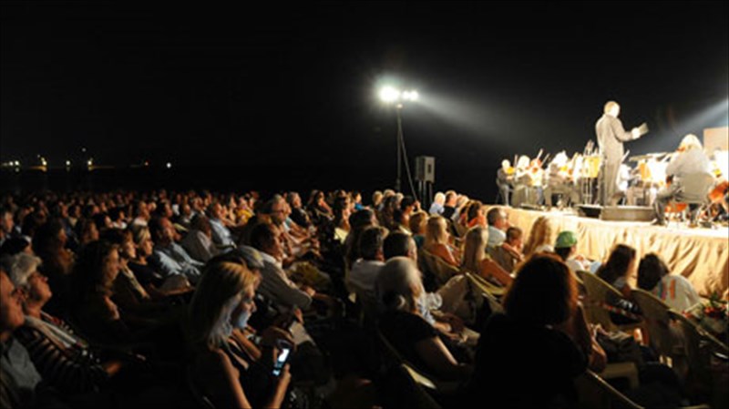 to-diethnes-mousiko-festibal-aiginas-ksekina-gia-ekti-xronia