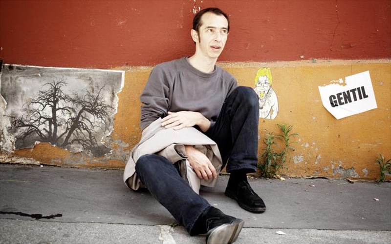 o-basilias-tou-gallikou-lounge-kid-loco-sto-tiki