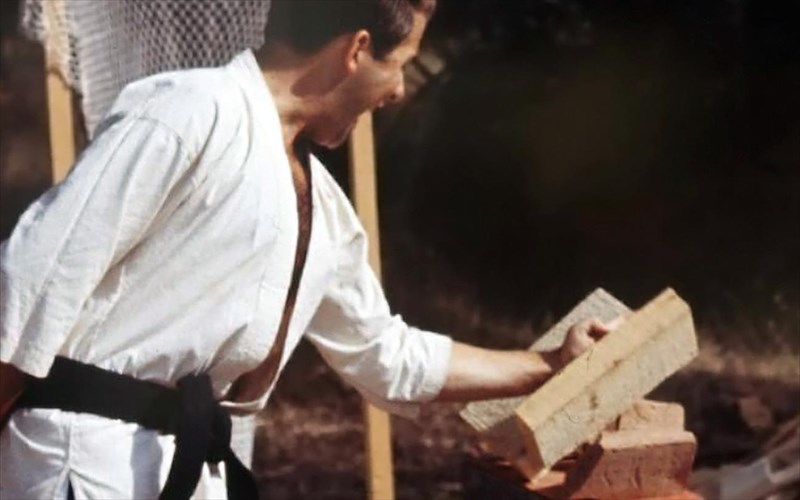 eikones-tis-krisis-stin-tainiothiki-tis-elladas